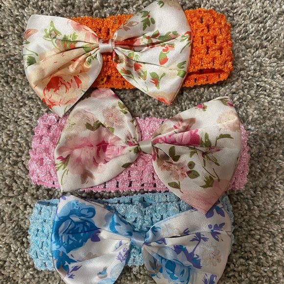 3- Pack - 6-9 month girl - Floral Romper with bow headband - Picture 3 of 3